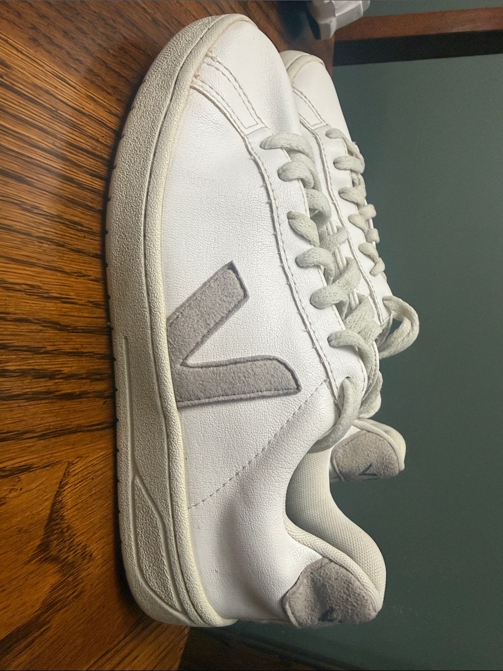 Veja WOMEN White Sneakers with Light Gray V Logo